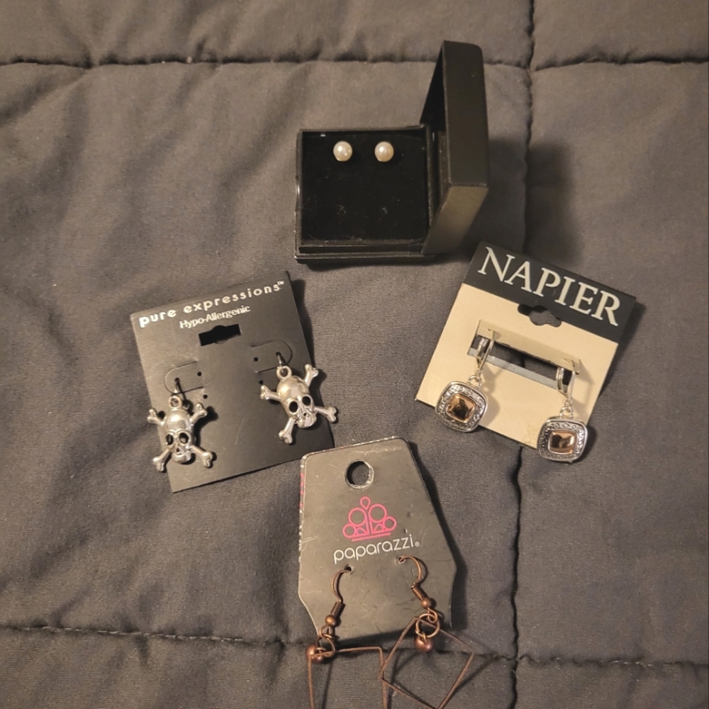 Lot of 4 earrings